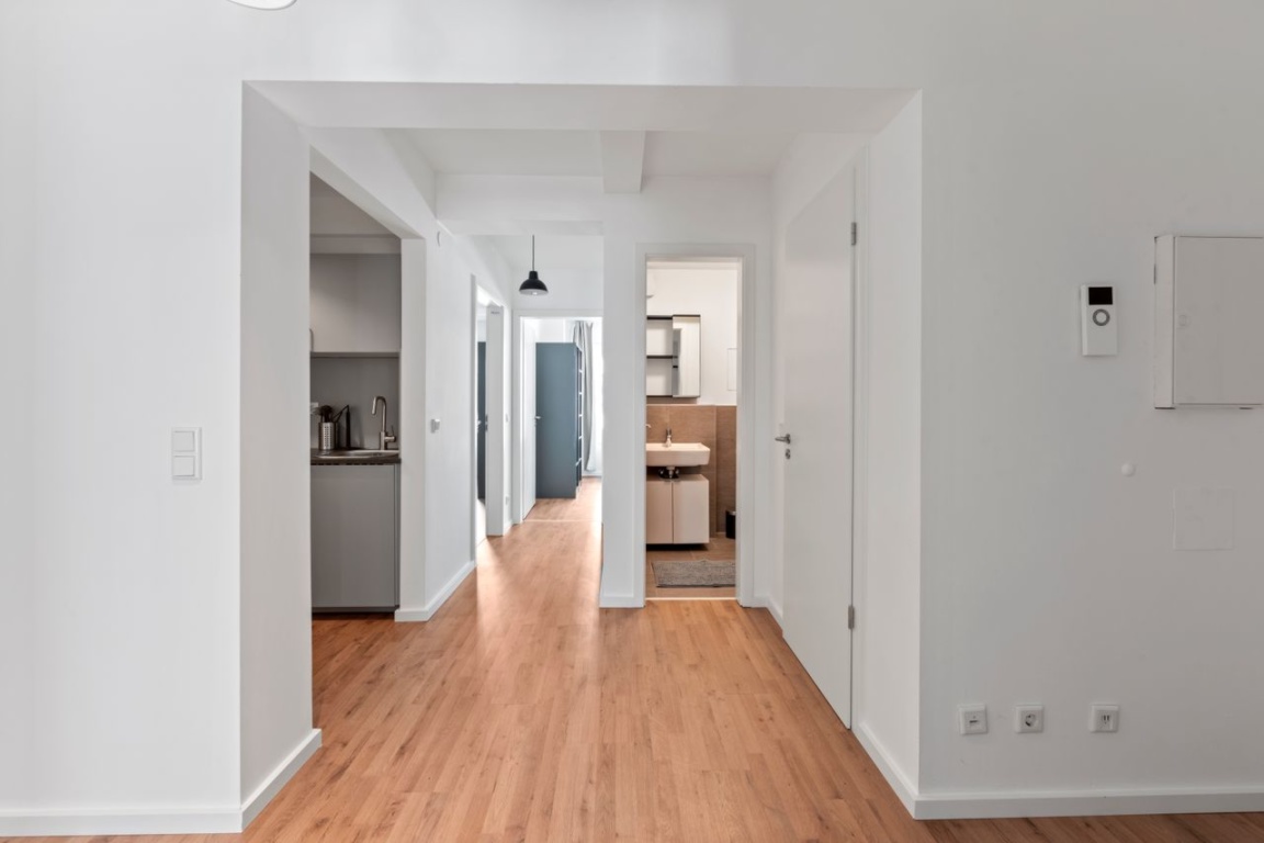 Helles Zimmer in renovierter Wohnung in der Turinerstraße