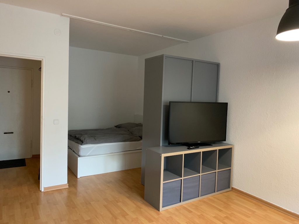 Voll möbliertes alles inklusive Studio mit Spreeblick - 6 Monate Mindestmietdauer *** Fully furnished all inclusive Studio with Riverview - 6 months minimum stay – Claudiusstraße 10, 10557 Berlin Moabit – Vorschaubild 3