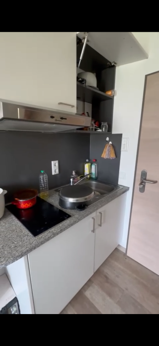 Anzeigenbild: Studio Sublet - September - Near Uni