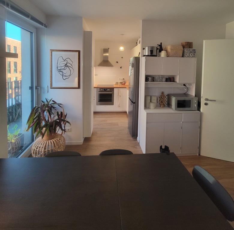 Wohnung Wedding Wiesenstraße 55 - Essbereich, Blick in die Küche