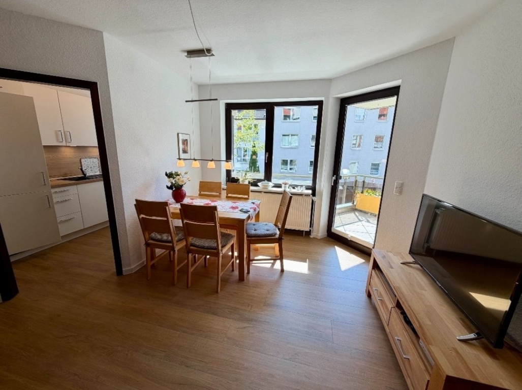 Lichtdurchflutetes Apartment im Herzen des Südviertels – komplett möbliert & einzugsfertig