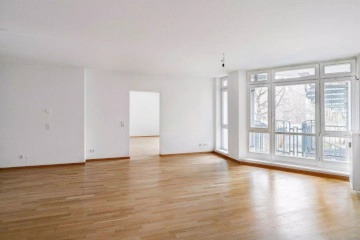 Großzügige unbefristete 140 m2 3-Zimmer-Wohnung in Friedrichsfelde – Frisch renoviert | Echtholzparkett | Süd-Balkon | T — photo 1
