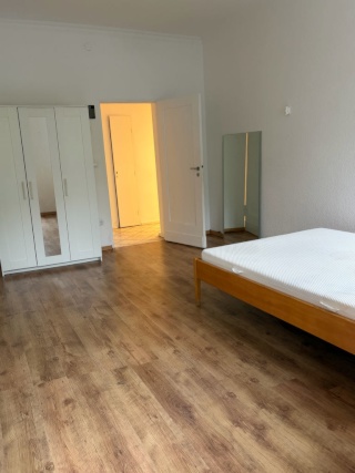 📍 Berlin-Schmargendorf 🌞 Helles Zimmer 🌿 Eigener Balkon 🎓 Ideal für Studentin 🏡 Ruhige, angenehme WG