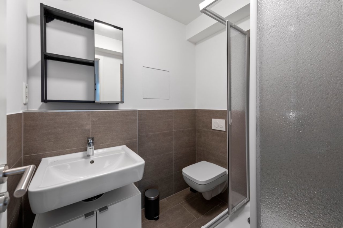 Helles Zimmer in renovierter Wohnung in der Turinerstraße – Friedrichstraße, 10117 Berlin Mitte – Vorschaubild 4