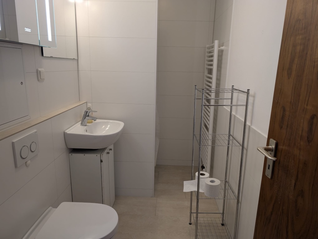 1 teilmöbliertes Zimmer befristet in 2-Zimmerwohnung – Michael-Müller-Ring, 55128 Mainz Bretzenheim – Vorschaubild 2
