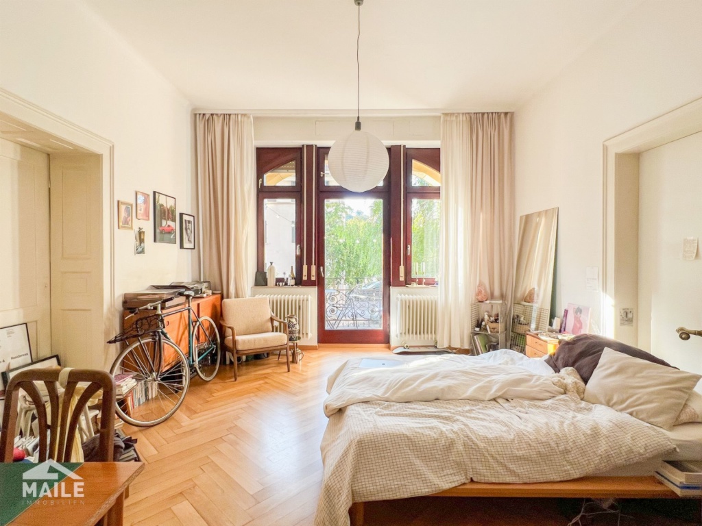 Großzügige 5,5 Zimmer Altbauwohnung mit Balkon und Loggia im beliebten Stuttgarter Süden – Böheimstraße 47 A, 70199 Stuttgart Süd – Vorschaubild 2