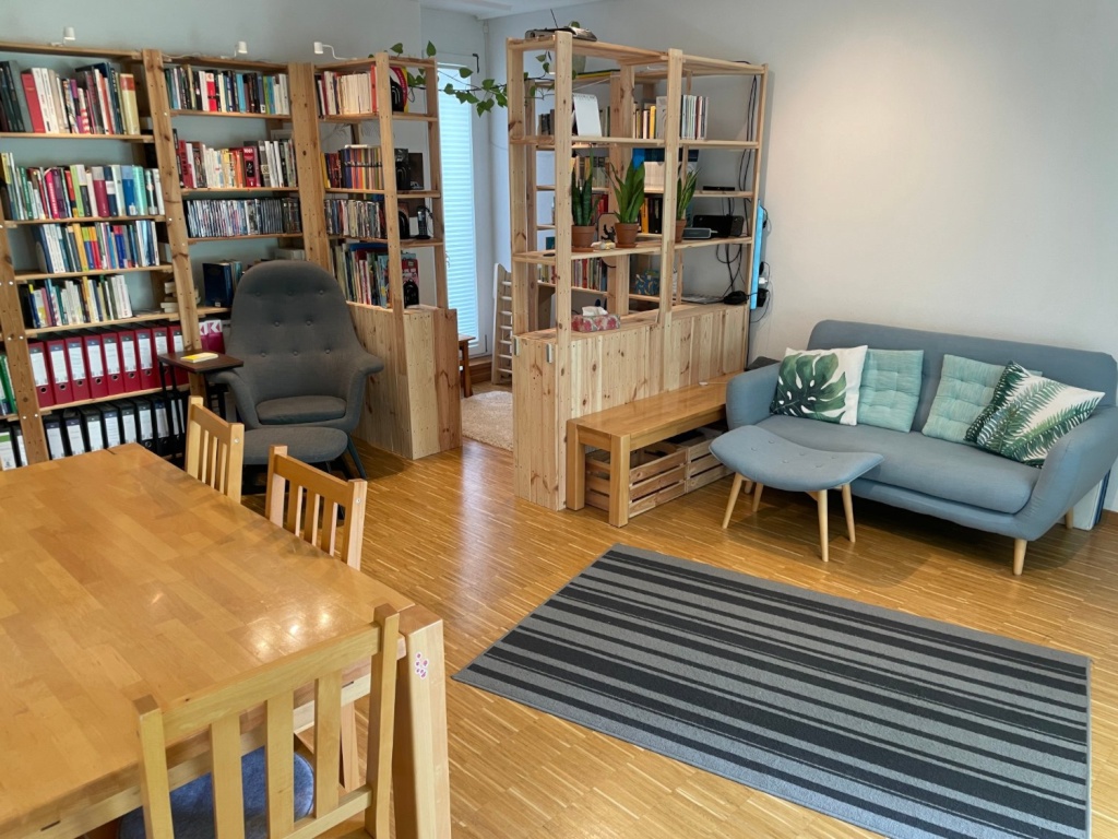 Apartamento Sendling-Westpark Hansastraße - Wohnzimmer mit Blick auf Terrasse