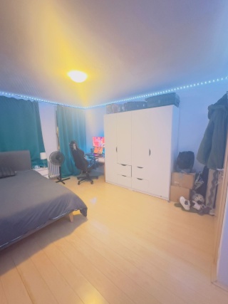 Anzeigenbild: Mitbewohner ca.18qm Superzentral: helles, gemütlich möbliertes WG-Zimmer in einer Männer-WG