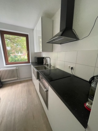 Ad image: WG zimmer, großes WG-Zimmer mit Balkonzugang.  Bright single room with access to the balcony in a 3-room flat in Schwachhausen