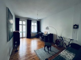 Wunderschöne möblierte 2-Zimmer-Altbauwohnung im Herzen des Weserkiezes — photo 1