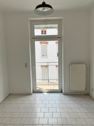 Anzeigenbild: Schöne 4-Zimmer Wohnung mit Balkon (WG geeignet)