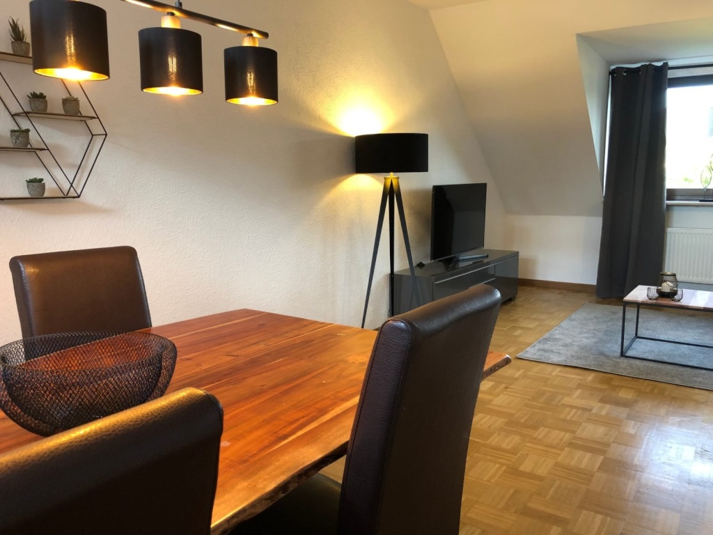 Sanierte Wohnung: zentrale freundliche Wohnung mit Einbauküche in der Stadtmitte von Essen – Gerlingstraße 41, 45127 Essen Innenstadt – Vorschaubild 2