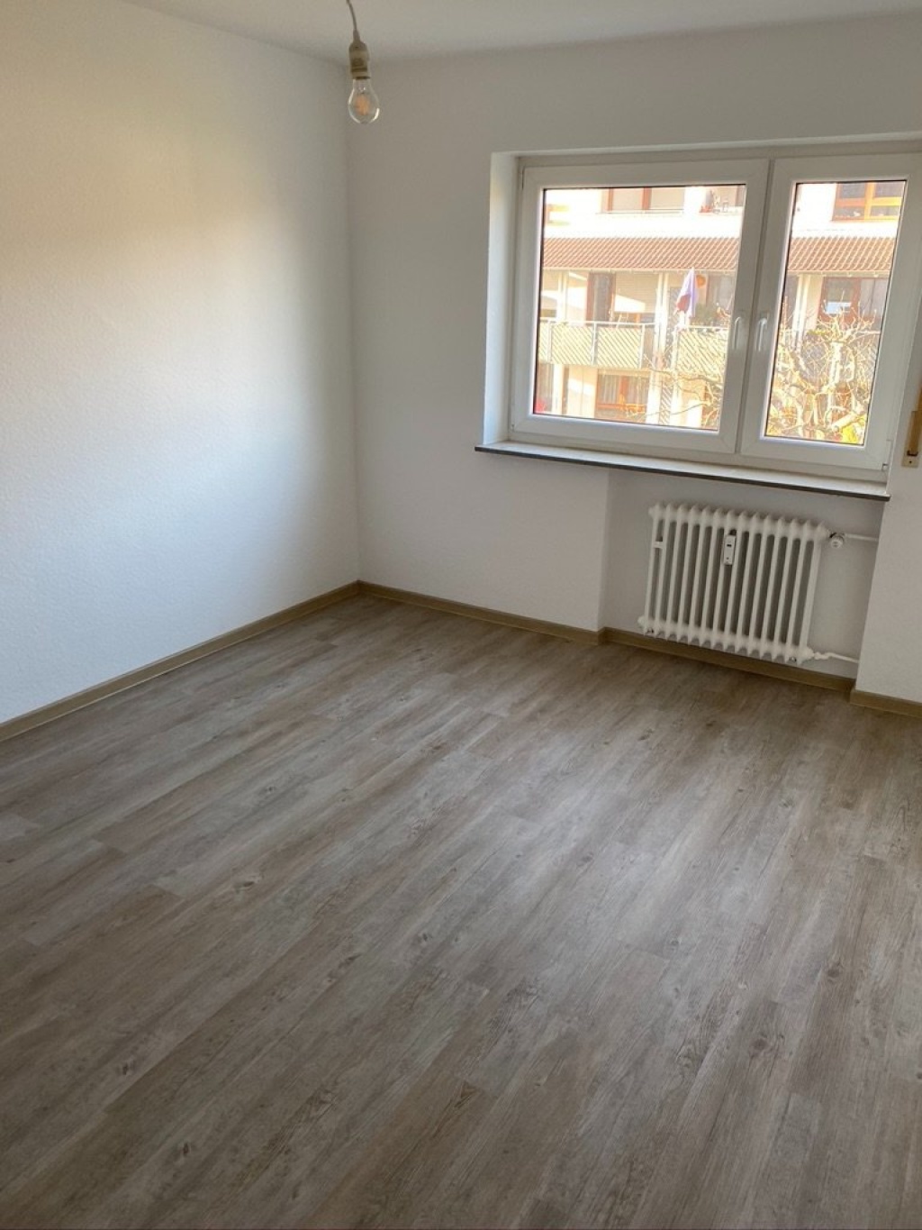 2-er WG in heller, geraeumiger 3 Zi Wohnung in Stgt Birkach/ Naehe Uni Hohenheim – Aextlestr 999, 70599 Stuttgart Birkach – Vorschaubild 2