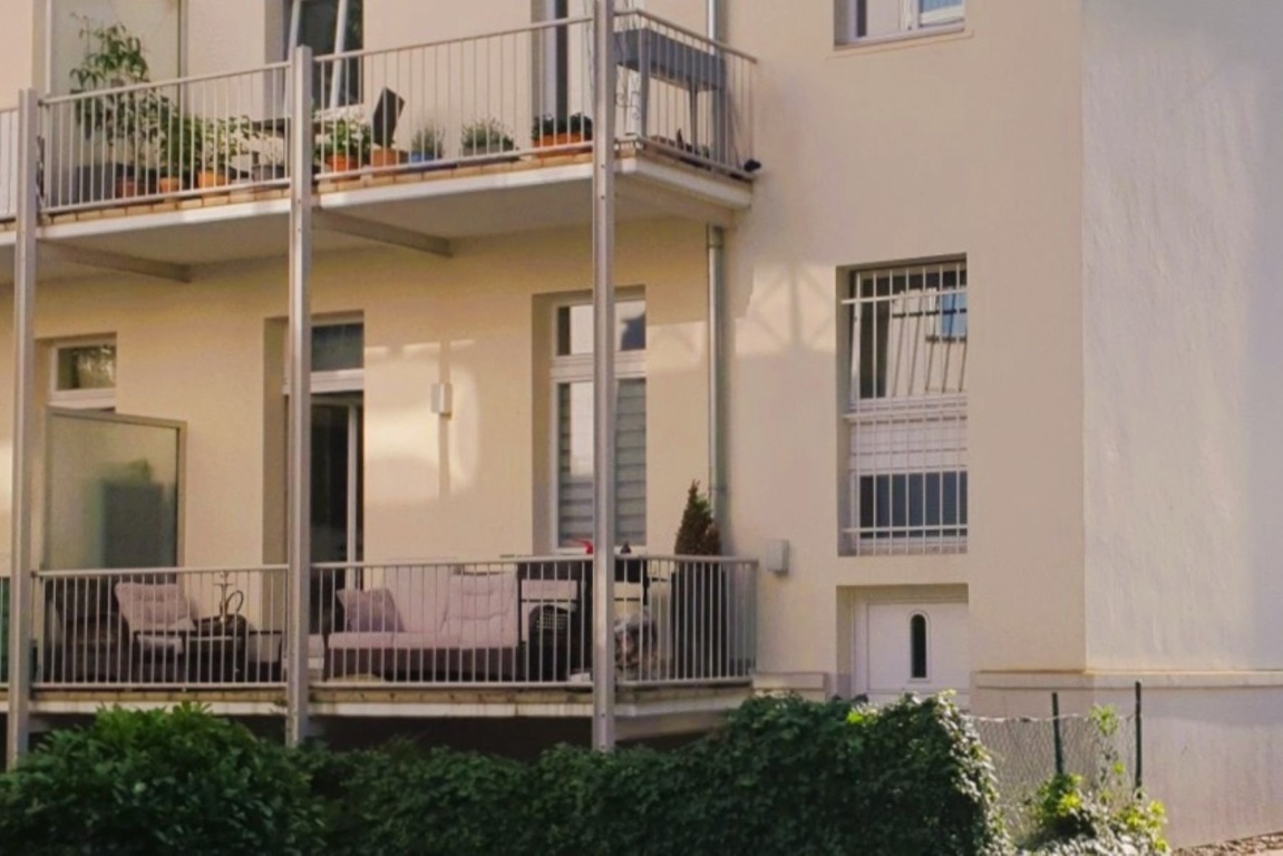 All-In-Miete, möbliertes Altbauapartment mit 2 Balkonen & Parkplatz in Bestlage Wiesbaden-Südost / All-inclusive rent, furnished historic apartment with 2 balconies & parking space in prime Wiesbaden-Southeast location