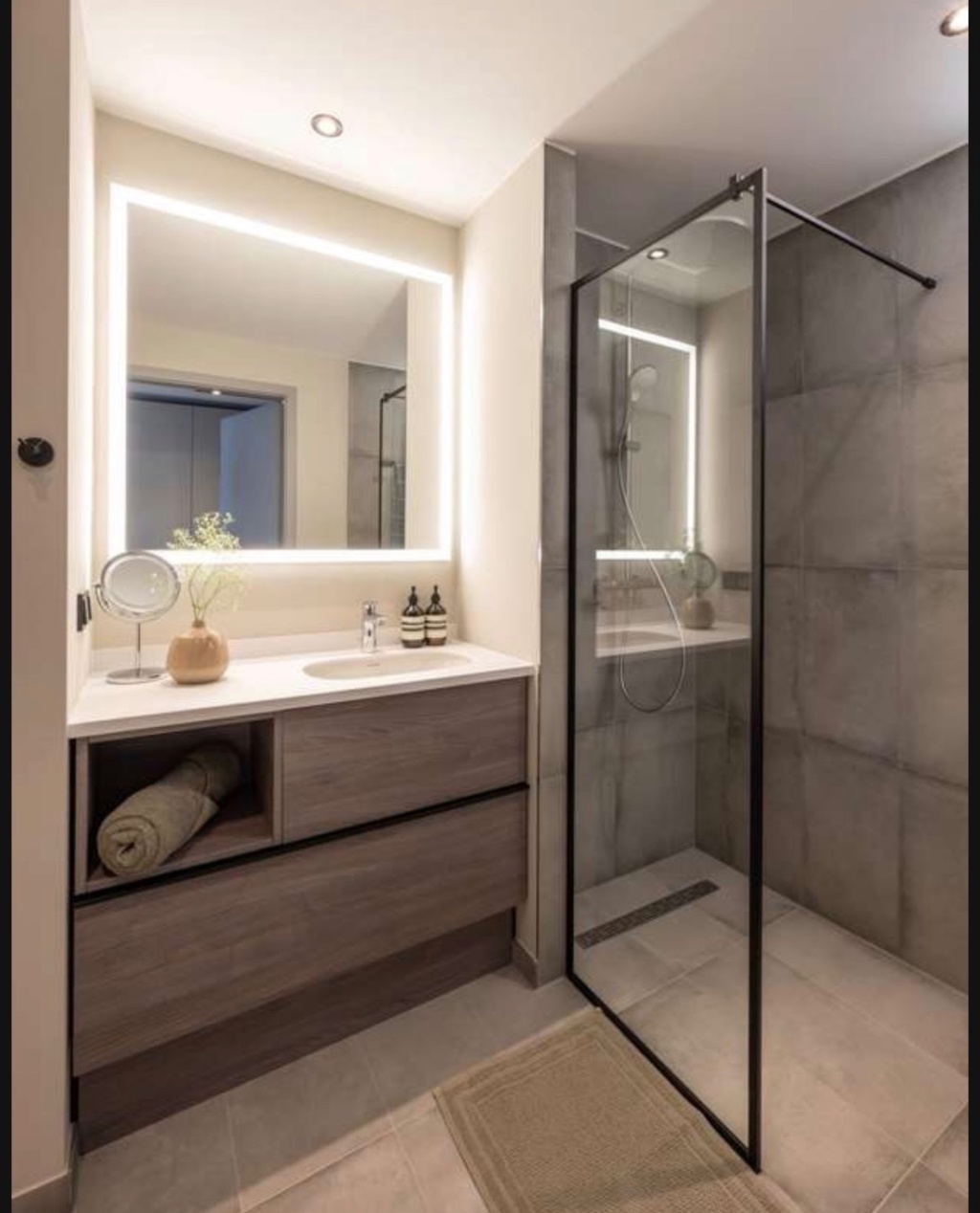 Möbliertes Design-Studio in Friedrichshain mit EBK, Balkon, luxuriösem Bad — Untermiete 1,5 Monate