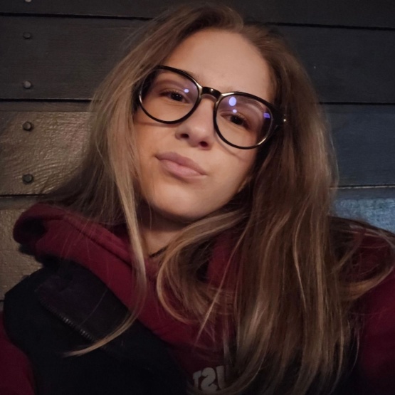 Anzeigenbild: Suche nach weiblicher WG/ Looking for female WG