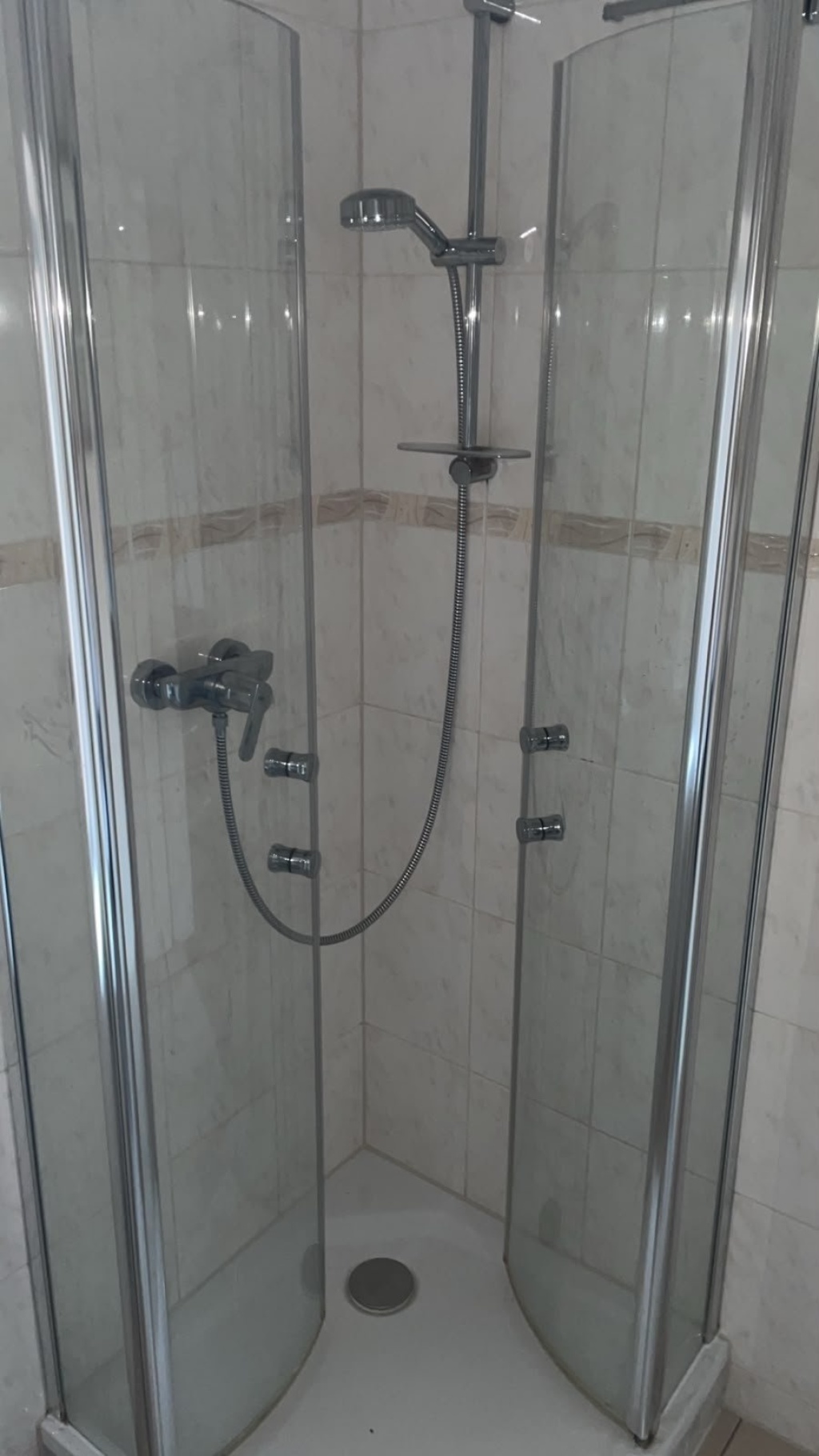 Flat Frankfurt Wilhemlshöherstraße - Duschkabine