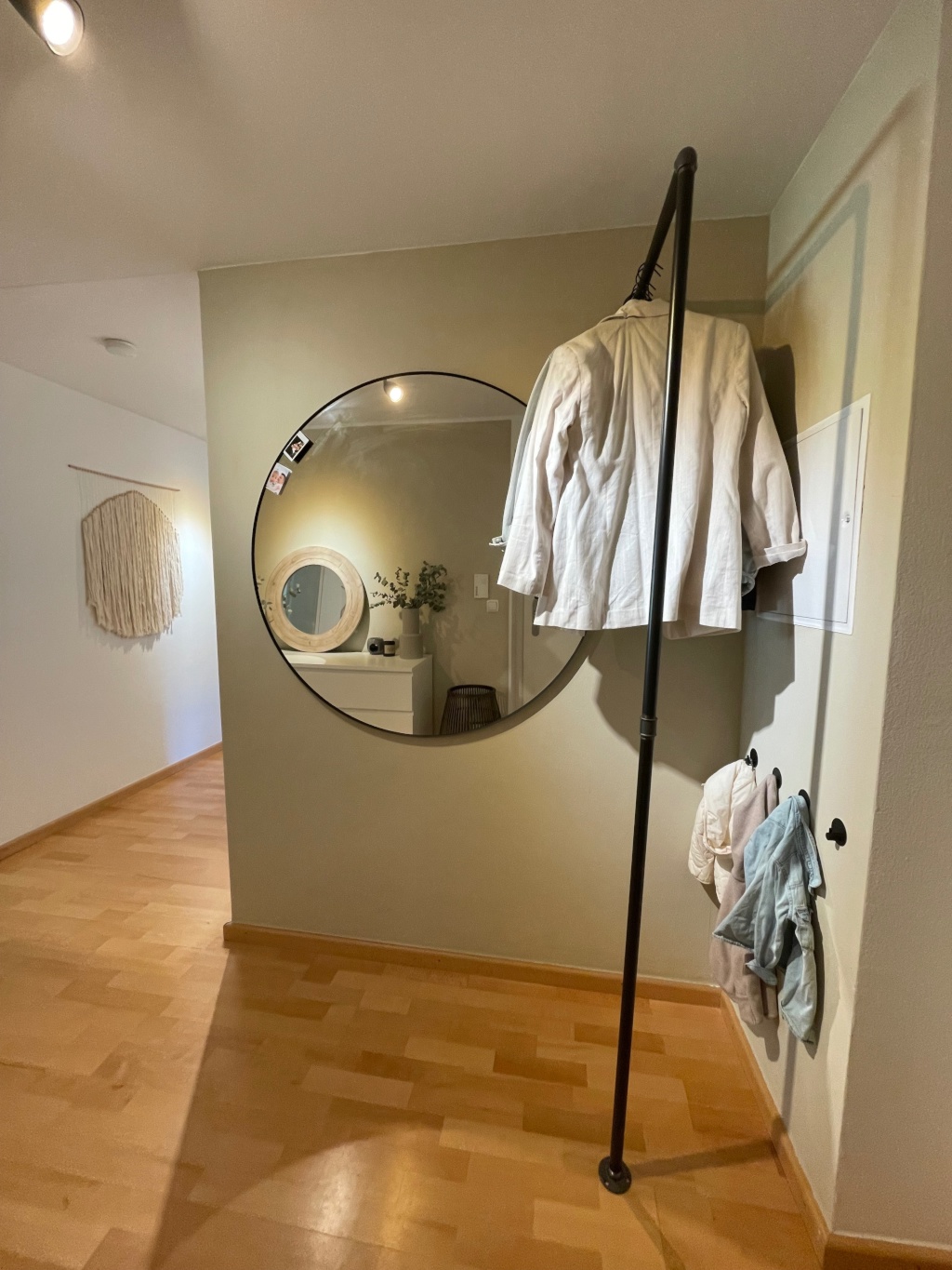 Voll möblierte zentrale 2,5 Zimmer Wohnung mit Balkon mitten in Schwabing an der Münchner Freiheit auf Zeit (6 Monate von Feb. bis Juli 27) – Morawitzkystraße, 80803 München Schwabing-Freimann – Vorschaubild 9