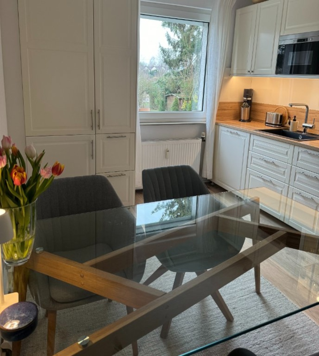 gehobene WG-taugliche Wohnung Köln-Dellbrück | 2 Zimmer | Vollmöbliert | Terrasse 50m2 | wunderschöner Garten 120m2 – Kemperbachstr 32, 51069 Köln Dellbrück – Vorschaubild 4