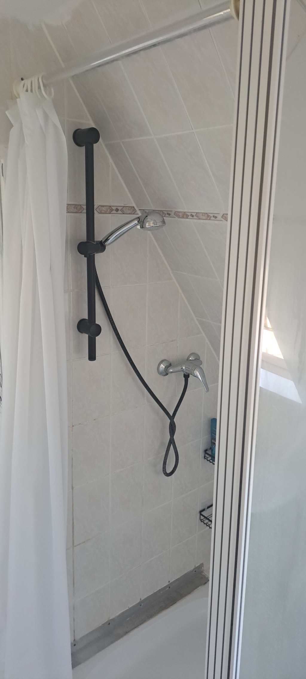 2 Zimmer Dachgeschoss Wohnung in München Laim/Hadern ab sofort tel.:+4917646160325 nur Anrufe – Fürstenriederstr. 190, 81377 München Laim – Vorschaubild 9