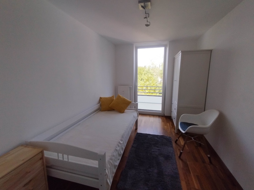 The fully furnished 4 room apartment in Giesing with the all-inclusive fixed-term contract till 19.06.2027 / Die komplett möblierte 4-Zimmer-Wohnung in Giesing mit befristetem All-inclusive Mietvertrag bis zum 19.06.2027 – Werinherstraße 97a, 81541 München Obergiesing-Fasangarten – Vorschaubild 13