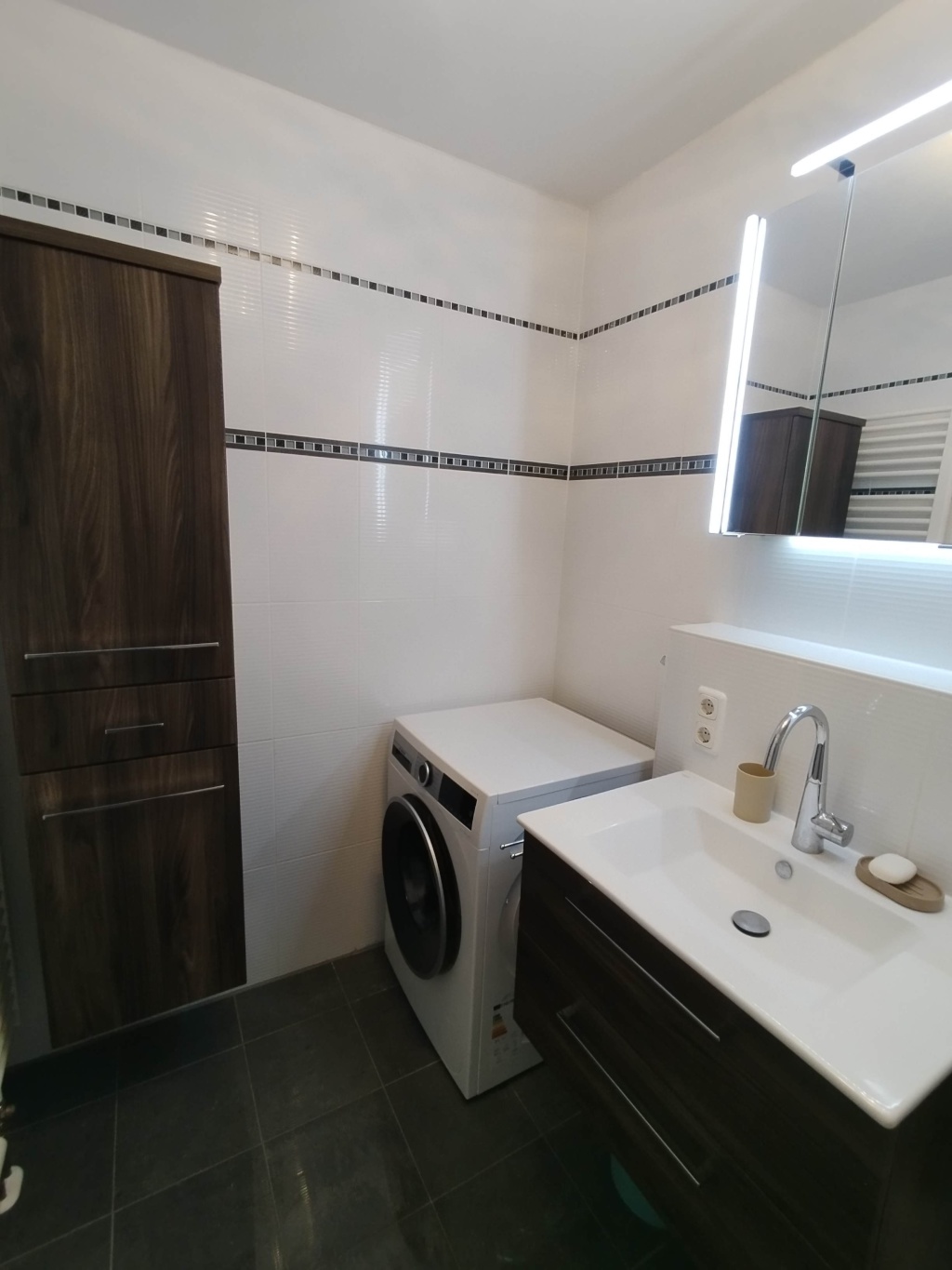 The fully furnished 4 room apartment in Giesing with the all-inclusive fixed-term contract till 19.06.2027 / Die komplett möblierte 4-Zimmer-Wohnung in Giesing mit befristetem All-inclusive Mietvertrag bis zum 19.06.2027 – Werinherstraße 97a, 81541 München Obergiesing-Fasangarten – Vorschaubild 7