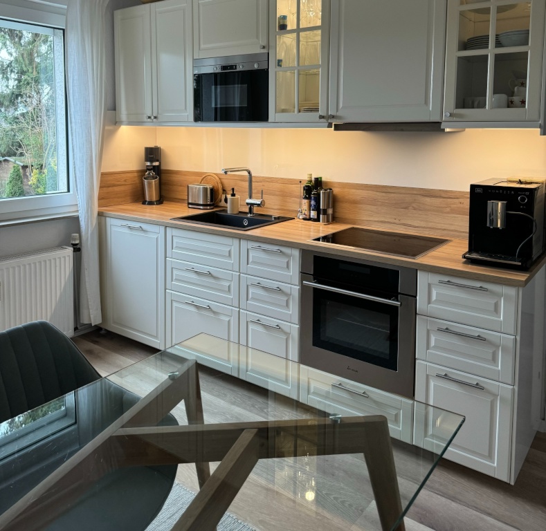 gehobene WG-taugliche Wohnung Köln-Dellbrück | 2 Zimmer | Vollmöbliert | Terrasse 50m2 | wunderschöner Garten 120m2 – Kemperbachstr 32, 51069 Köln Dellbrück – Vorschaubild 5