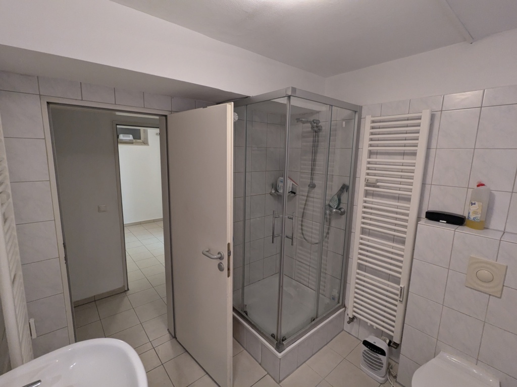 WG-Zimmer Erphoviertel Ostmarkstraße - Badezimmer vom Fenster aus