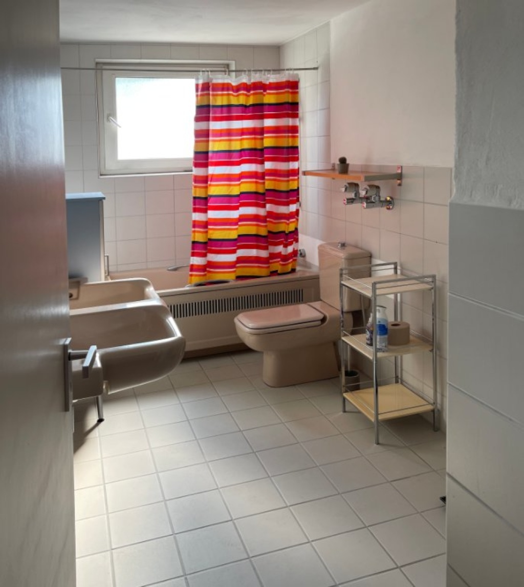 Flat Gießen Clevelandstr. - Bad mit Badewanne und WC