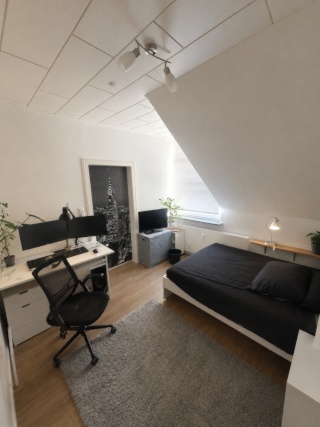 Anzeigenbild: 16qm2 Zimmer mit eigenem Bad in bester Lage (2. Etage)