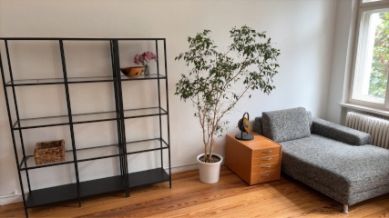 Ab sofort/1.9. bis 30.11.: 2Zi-Altbau mit Balkon+Klavier Nähe Ringbahn, ruhig, möbliert, grün, kurzfristig verfügbar — photo 1