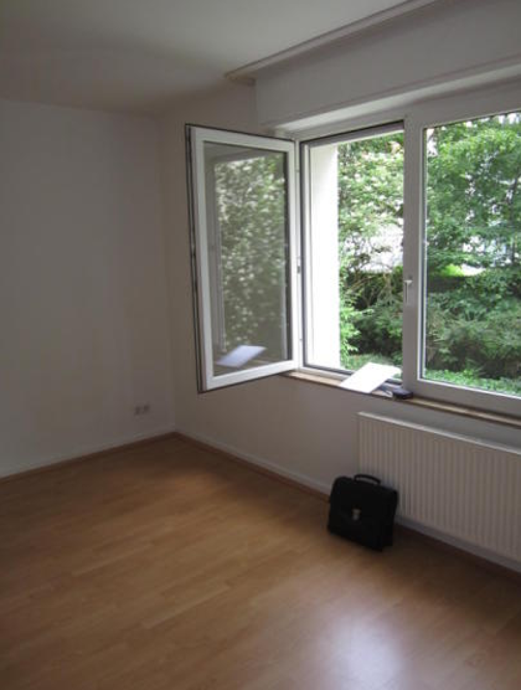 Kurzaufenthalt in möbilierter WG-/Wohnung in Bonn September/Oktober mit möglicher Verlängerung // Short term apartment opportunity for single rooms or couples/existing WGs – Paul-Clemen-Straße, 53113 Bonn Gronau – Vorschaubild 2