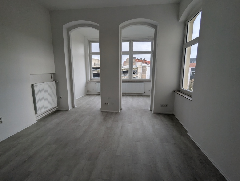 Helle 2,5‐Zi‐Altbauwohnung, Einbauküche, zeitnah frei, KM 680 €