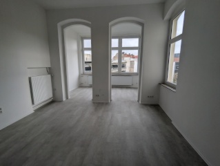 Anzeigenbild: Helle 2,5‐Zi‐Altbauwohnung, Einbauküche, zeitnah frei, KM 680 €