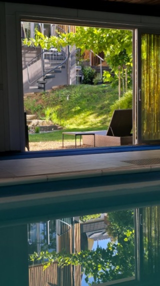 Anzeigenbild: Villa WG mit Pool, Sauna, Büroräumen, Garagen, großem Garten etc.