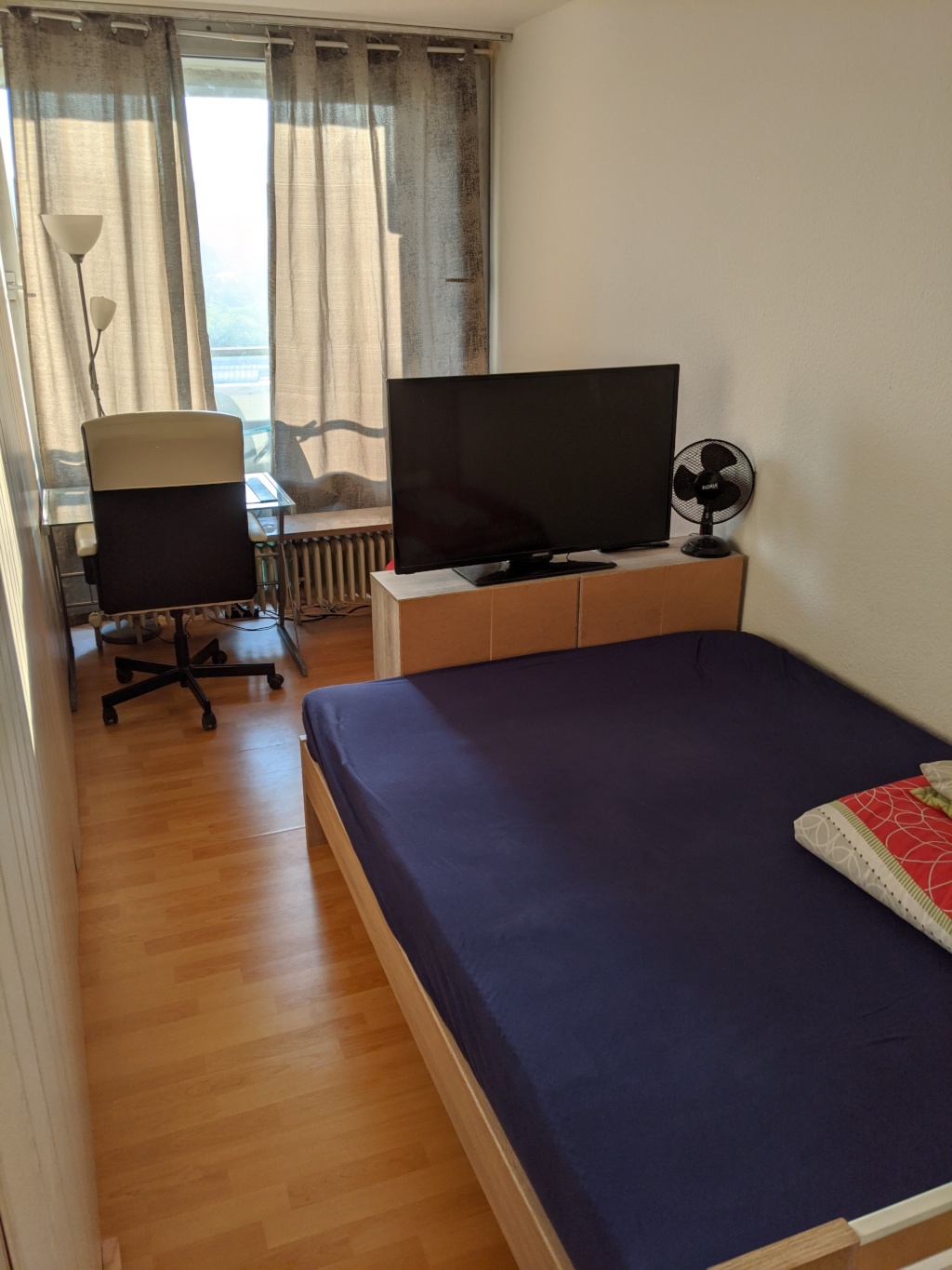 WG-Zimmer Innenstadt DIREKT NEBEN UNI, Weender Tor - Neues 1,40m breites Bett