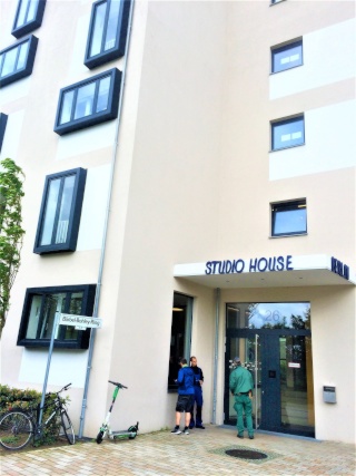 FREI ++ Unbefristet mit Anmeldung ++ möbliertes CITY-STUDIO in TOPLAGE ++ 5. Etage ++ 13355 Berlin — photo 1
