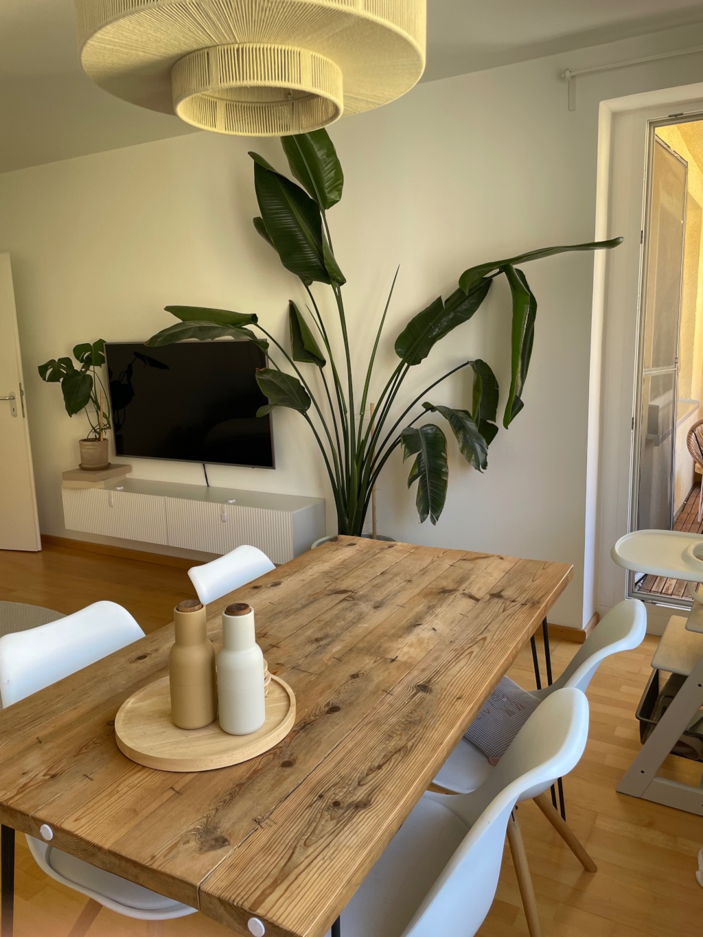 Voll möblierte zentrale 2,5 Zimmer Wohnung mit Balkon mitten in Schwabing an der Münchner Freiheit auf Zeit (6 Monate von Feb. bis Juli 27) – Morawitzkystraße, 80803 München Schwabing-Freimann – Vorschaubild 2
