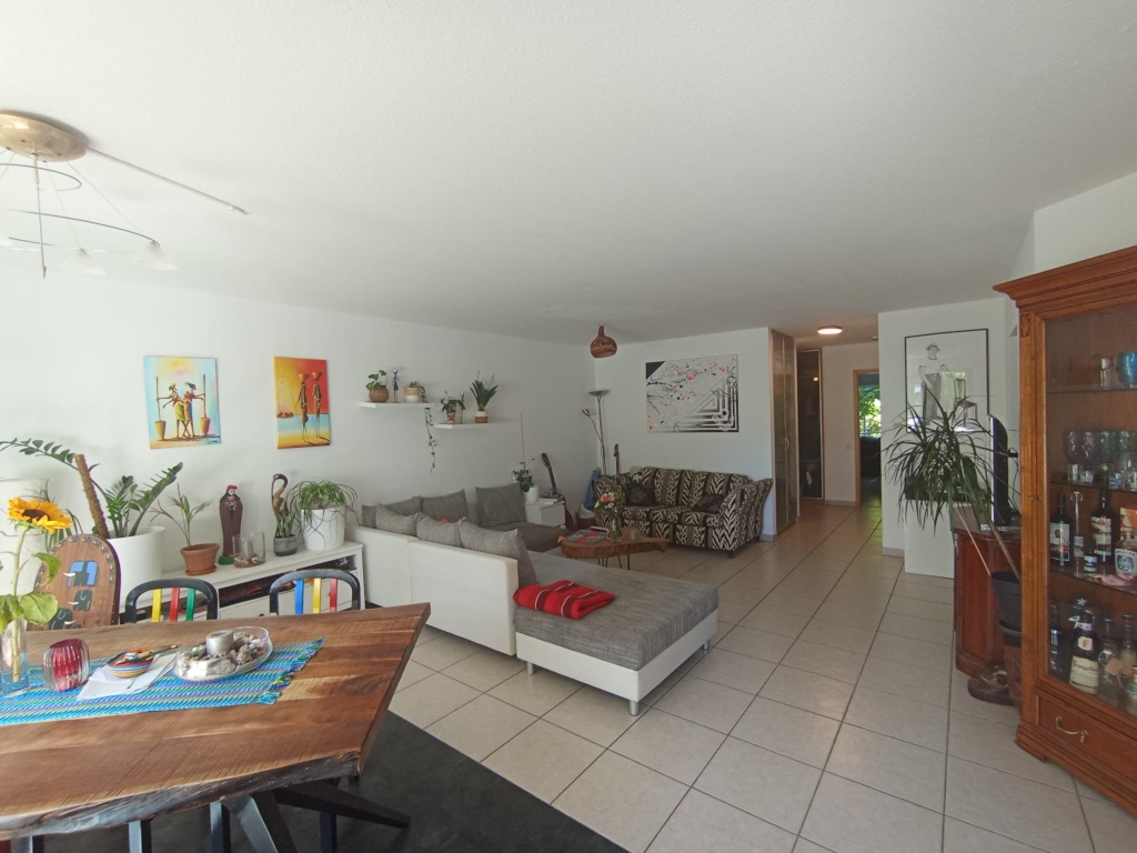 Großzügige, möblierte 2-Zimmer-Wohnung mit Garten, Jacuzzi & Terrasse in Stuttgart-Riedenberg – befristet für 3 Monate