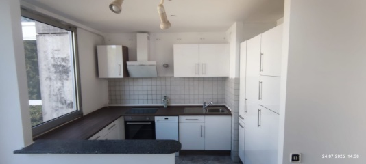 Schöne 3,5 Zimmer Wohnung in Schwabing mit Gemeinschaftspool -und garten