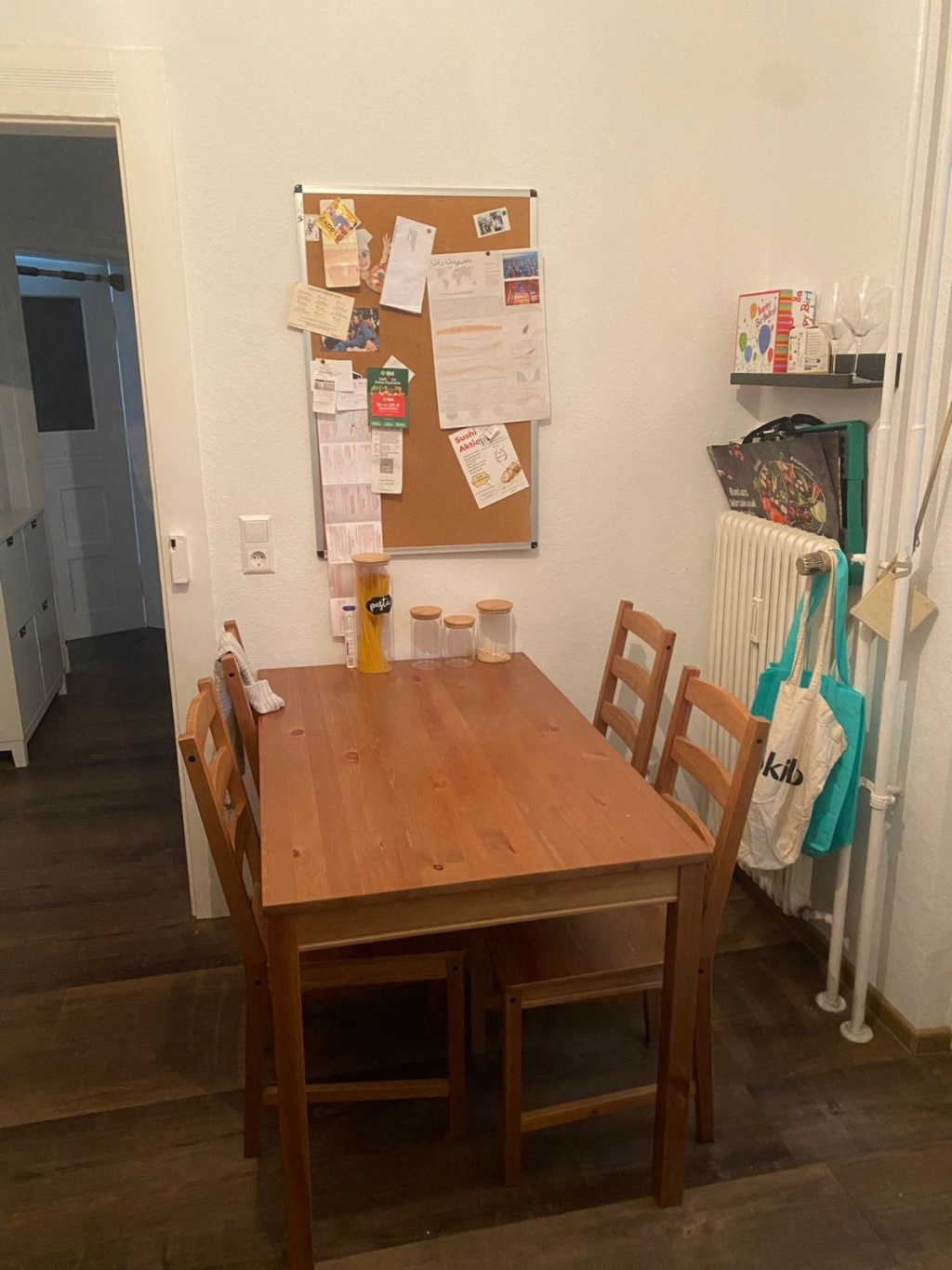 WG-Zimmer Mitte Torstraße  17 - Unsere gemeinsame Küche – zentraler Treffpunkt der WG für gemeinsames Kochen, Essen und Quatschen.