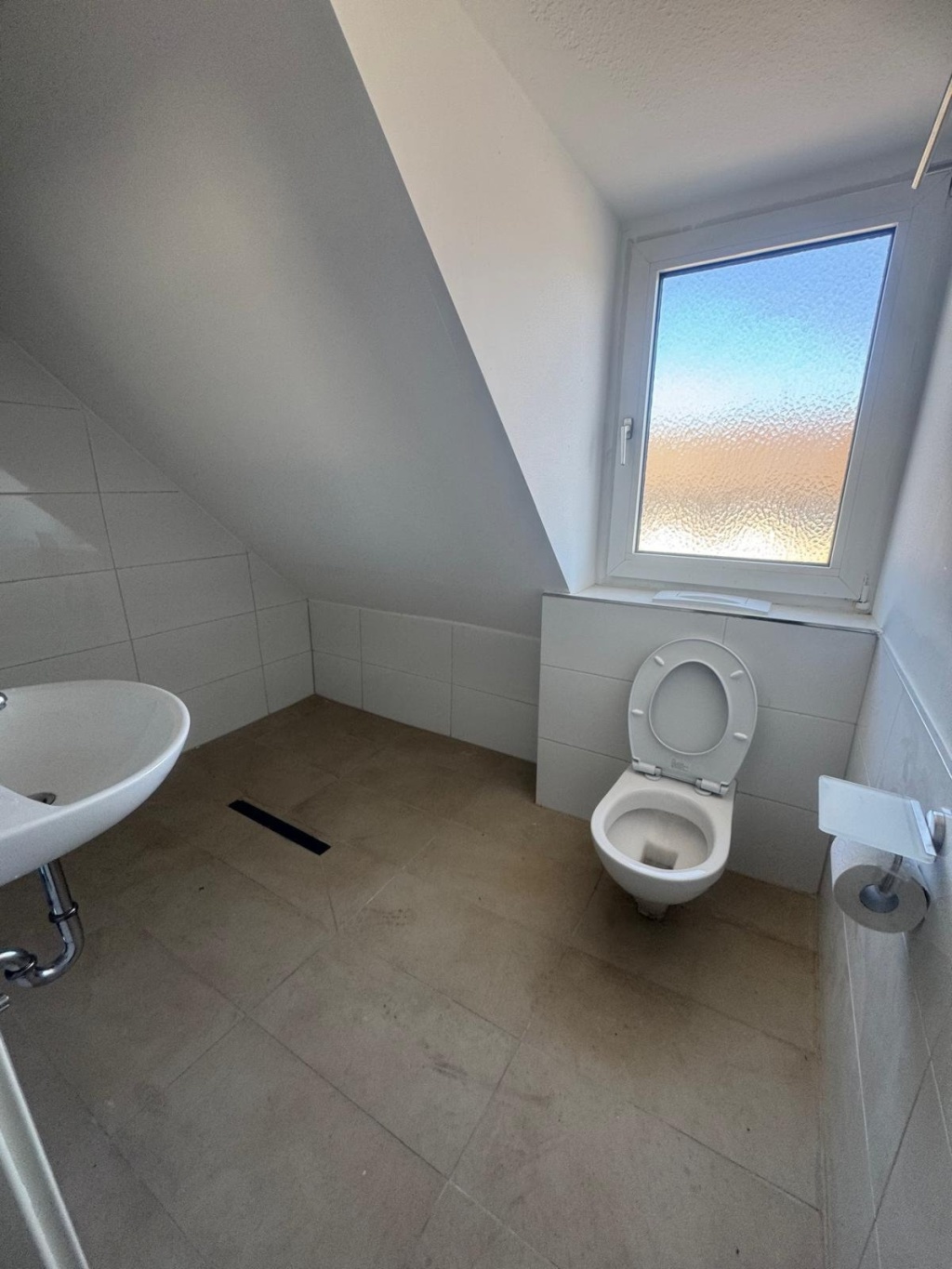 Dein eigenes Reich statt WG-Zimmer: Modernes DG-Studio | Erstbezug | 580 € All-Inclusive – Altendorfer Straße 339, 45143 Essen Altendorf – Vorschaubild 4