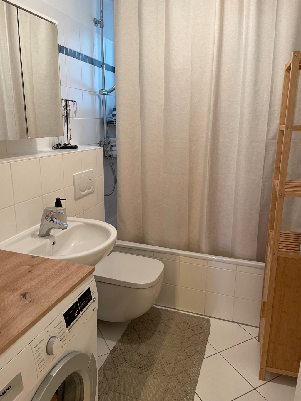 Voll möblierte zentrale 2,5 Zimmer Wohnung mit Balkon mitten in Schwabing an der Münchner Freiheit auf Zeit (6 Monate von Feb. bis Juli 27) – Morawitzkystraße, 80803 München Schwabing-Freimann – Vorschaubild 12