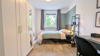 Ad image: WG Wieland: Neugründung 4er WG, helles möbliertes Zimmer mit Garderobe, Erstbezug! GRÜNES Neuperlach, Parks & Michaelibad nah, U5 20 Min zum HBF. Bright furnished room, first occupancy, green location!