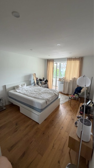 Anzeigenbild: Gemütliches Zimmer mit eigenem Balkon