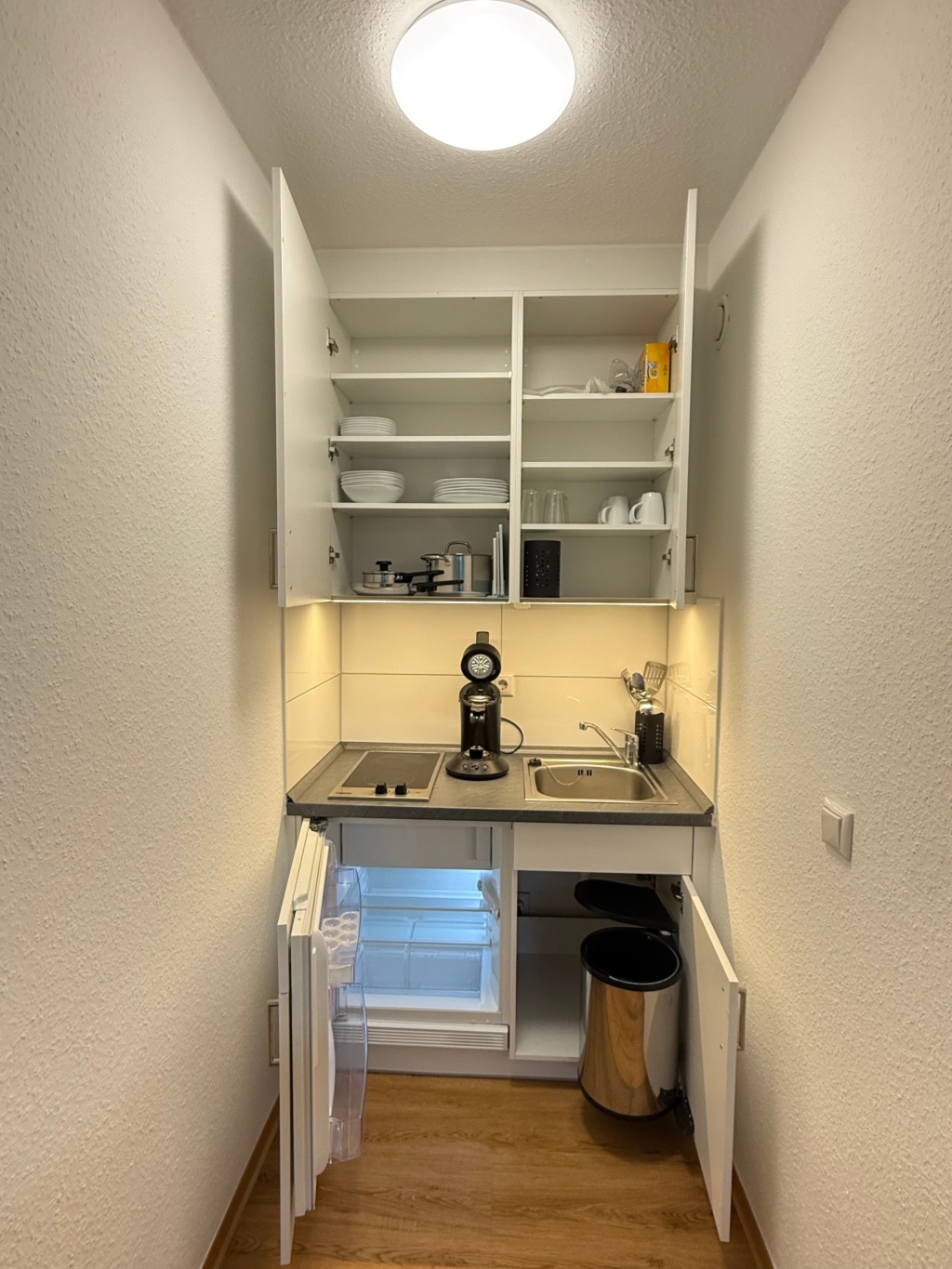 Voll möbliertes Apartment mit Balkon zur Zwischenmiete 28.08.-29.09.2026 – Burgstraße 74, 51103 Köln Vingst – Vorschaubild 4