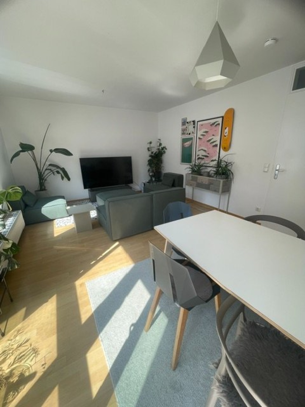 Helle 2-Zimmer-Wohnung (76 m2) in Berlin Mitte