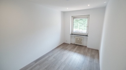 Anzeigenbild: Nachmieter gesucht - 3er WG-Zimmer 9 qm gehobene Ausstattung neues Bad in ruhiger Lage - Düsseldorf-Garath