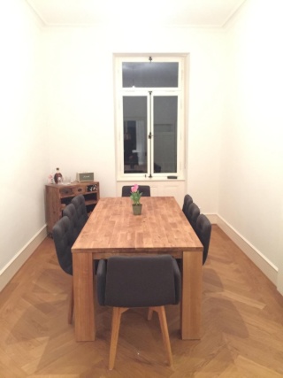 Ein Zimmer in einer Vierzimmerwohnung mit Balkons in der Weststadt
