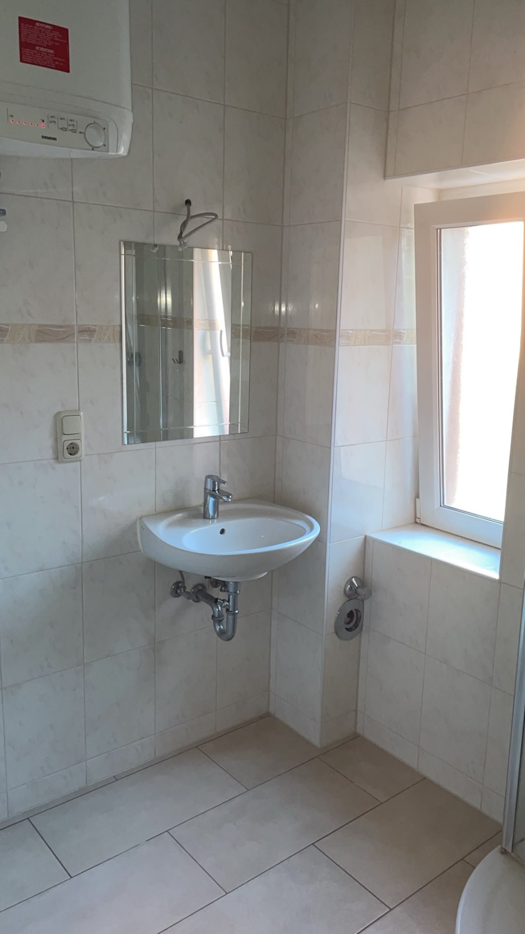 Flat Frankfurt Wilhemlshöherstraße - Dusche und Waschmaschine ca. 5m²